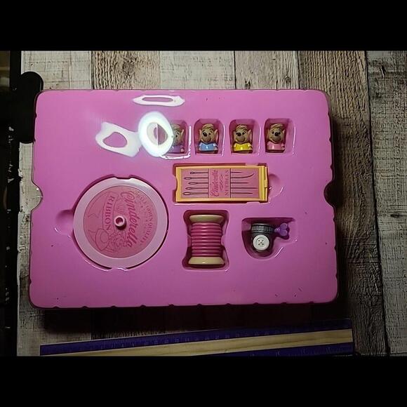 Wonderful Cinderella Baby Mouse Playset special from the Disney Store - Picture 2 of 9